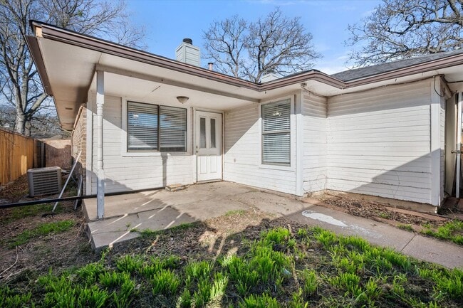 Building Photo - Affordable South Arlington