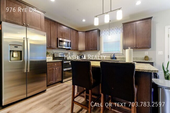 Building Photo - 976 Rye Dr