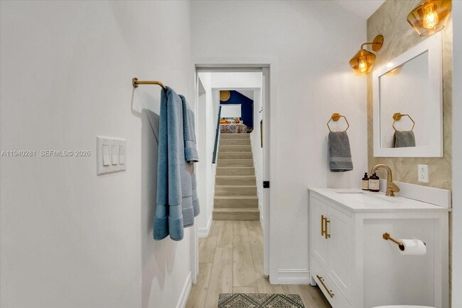 Building Photo - 8225 NE 8th Ct