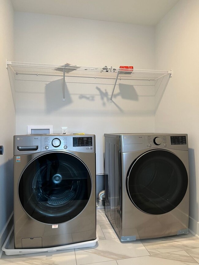 Building Photo - 609 Lee St