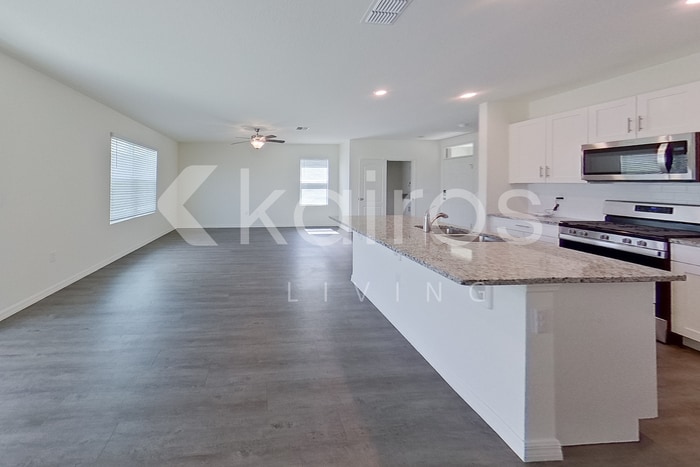 Building Photo - 32150 Katelin Cir