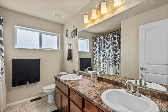 Building Photo - Spacious 4-Bedroom Home with Private Backy...