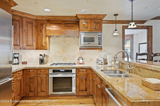 Building Photo - 415 E Dean St