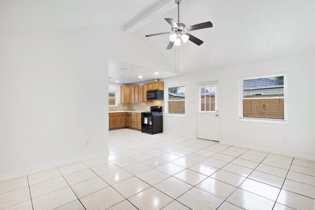 Building Photo - 1303 Gamma St