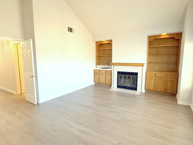 Building Photo - 20 Stratford Ct