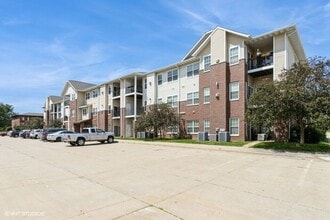 Building Photo - $2,100 | 3 Bedroom, 2 Bathroom Condo | No ...