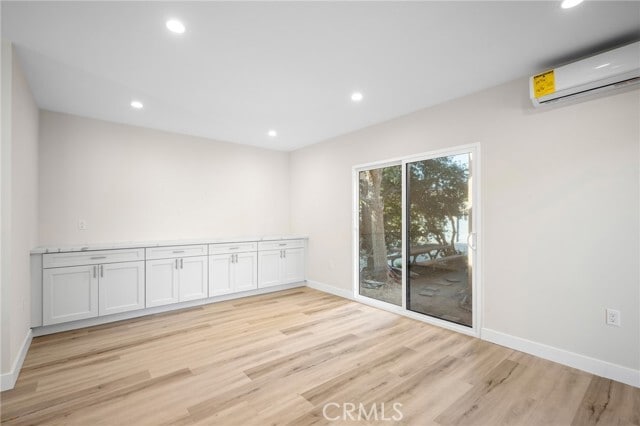 Building Photo - 417 Riverdale Dr