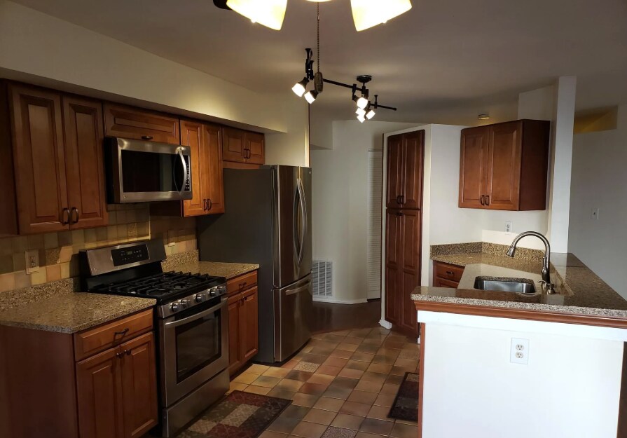 Building Photo - 3252 Cypress Ct