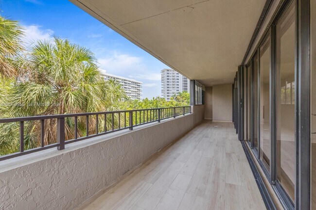 Building Photo - 251 Crandon Blvd