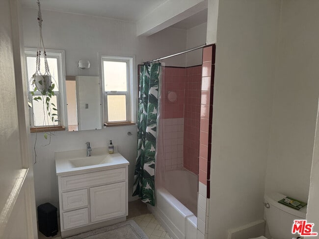 Building Photo - 4001 Chevy Chase Dr