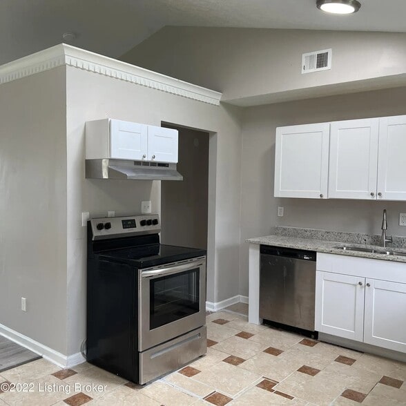 Building Photo - 4613 Beechbrook Rd