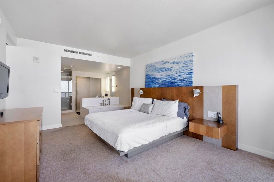 Building Photo - 3101 Bayshore Dr