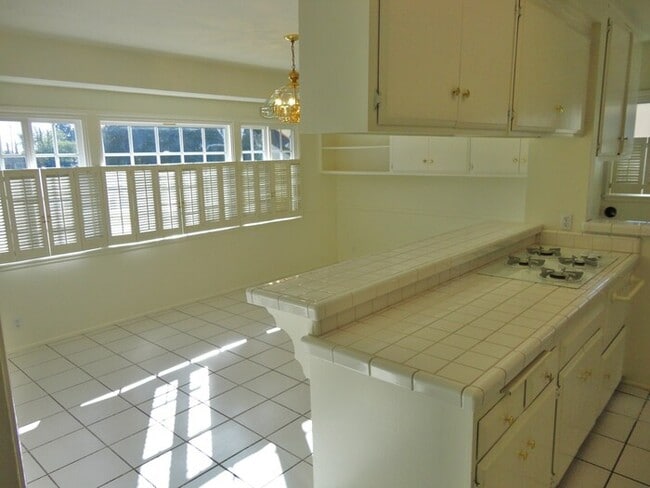 Building Photo - Beautiful Pool & Spa Home for Lease in Northridge – 3 Bed + Den | 3 Bath