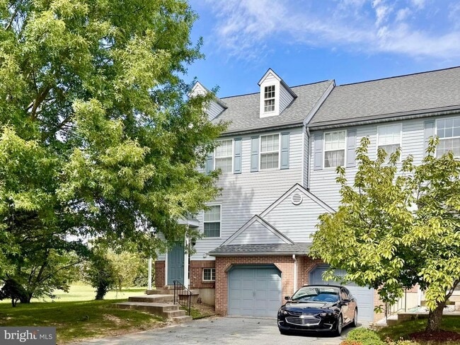 Building Photo - 245 Charring Cross Dr