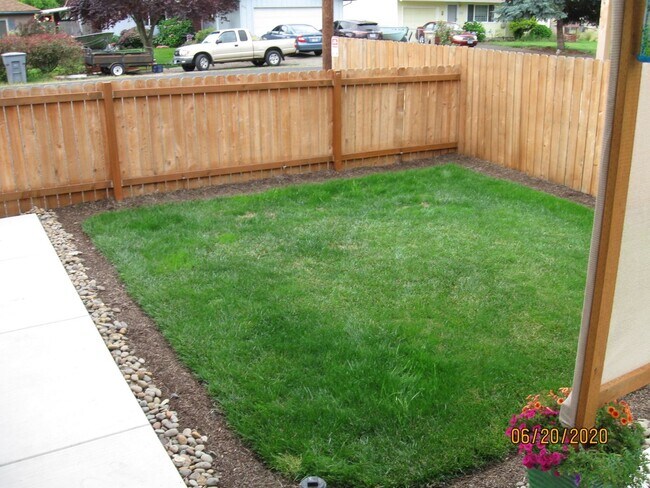 Building Photo - Must See 3 Bedroom with Fenced Yard!