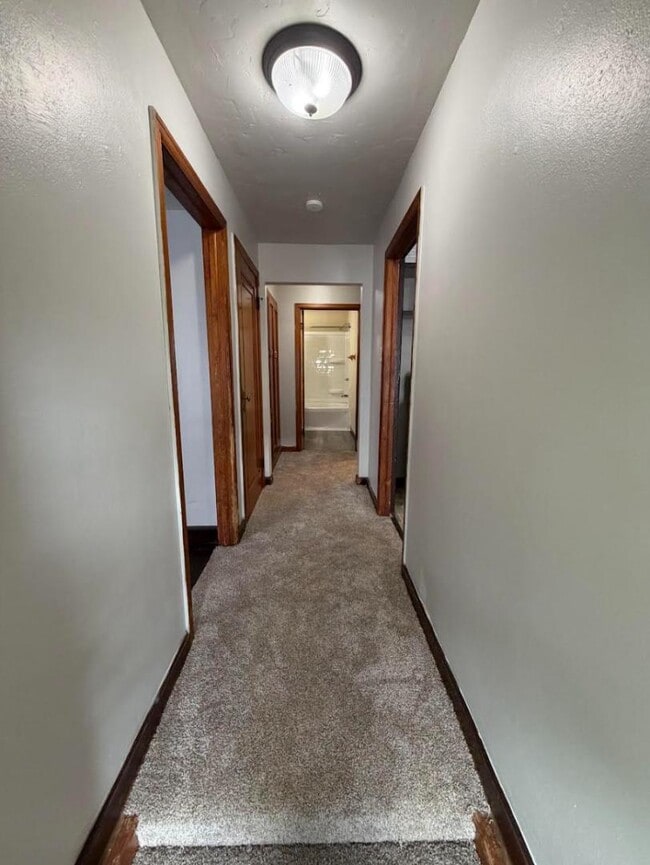Building Photo - 116 W Maes Ave