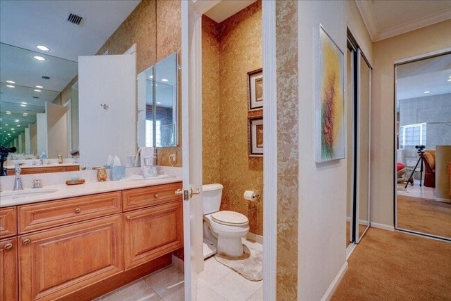 Building Photo - 10891 Northgreen Dr