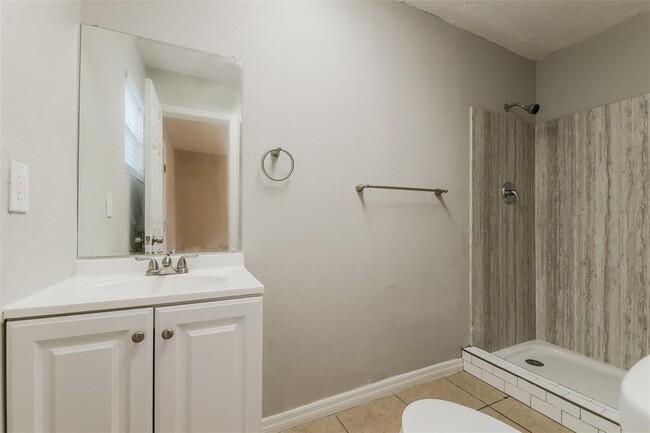 Building Photo - 3607 27th Ave W
