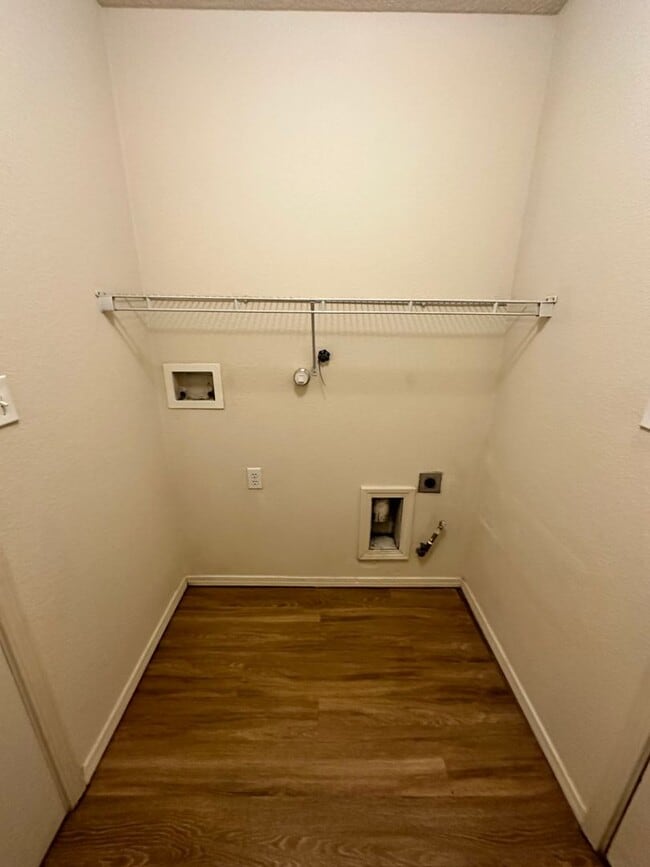 Building Photo - 4 bed 2 bath home in Huning Ranch