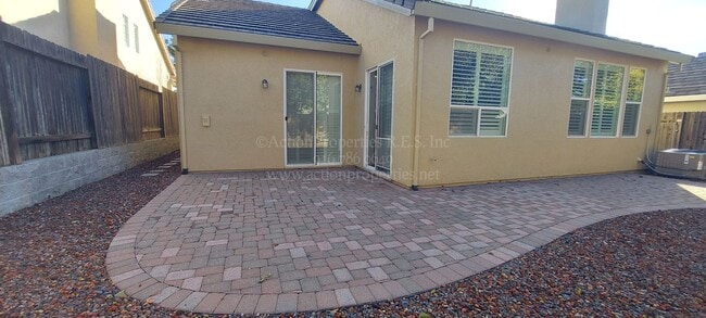 Building Photo - Rocklin  Highland Park  3 bedroom 2 bathroom, Great Room Floor Plan with Tile Flooring,  Fenced Yard