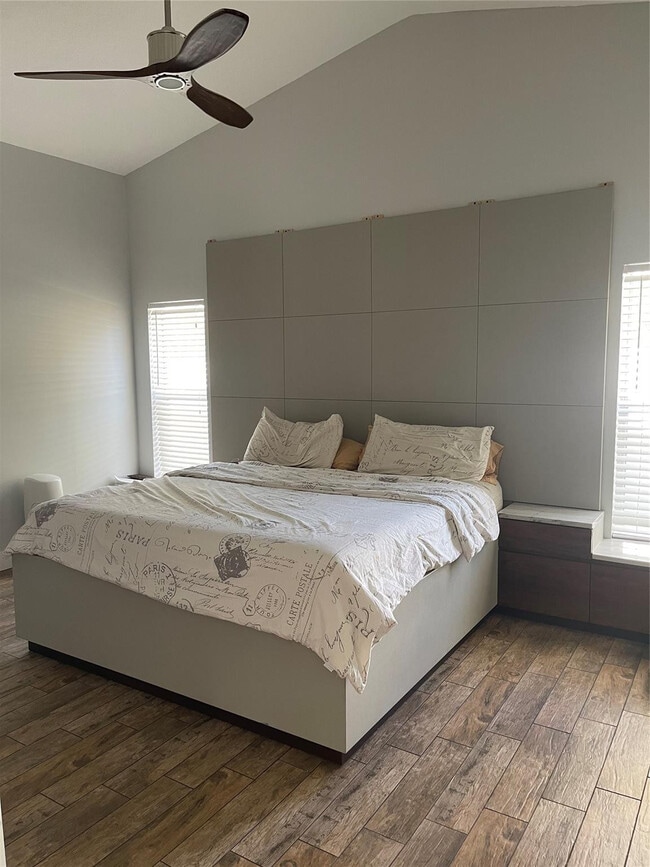 Building Photo - 7485 Royal Palm Blvd