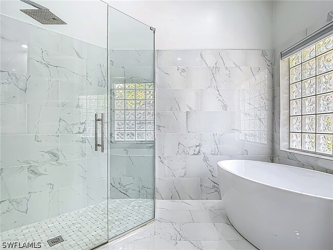 Building Photo - 351 Pindo Palm Dr