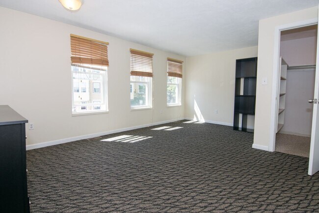 Building Photo - 123 Glenville Ave