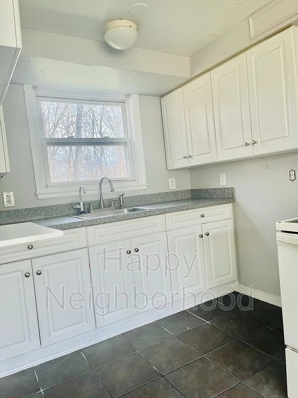 Primary Photo - 153 N Ridgeland Rd