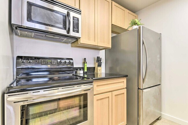 Building Photo - COMING SOON!!! BEAUTIFUL 1BD/1BA CONDO IN EMERYVILLE CA