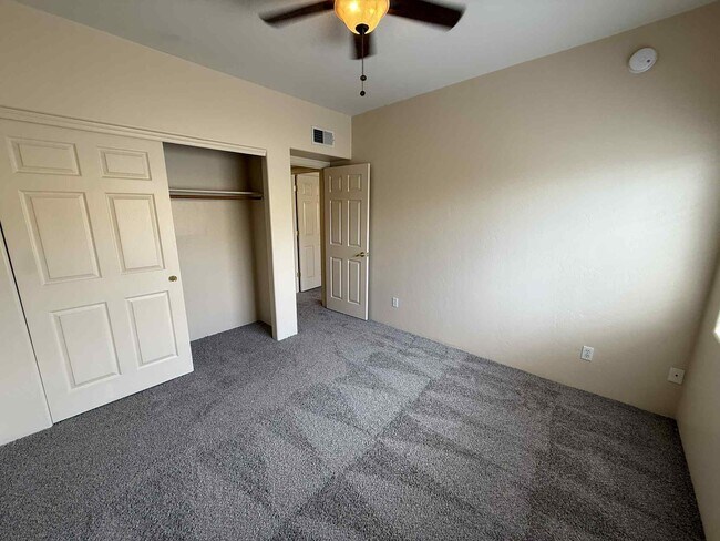 Building Photo - 500 N Forgeus Ave