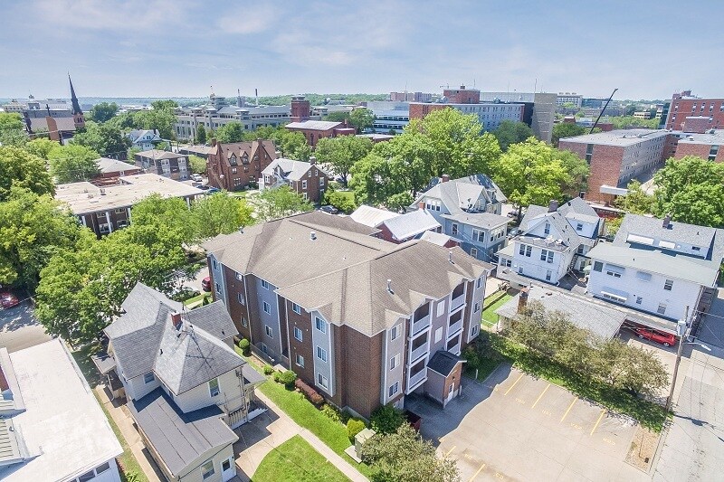 Building Photo - 112 E Bloomington St