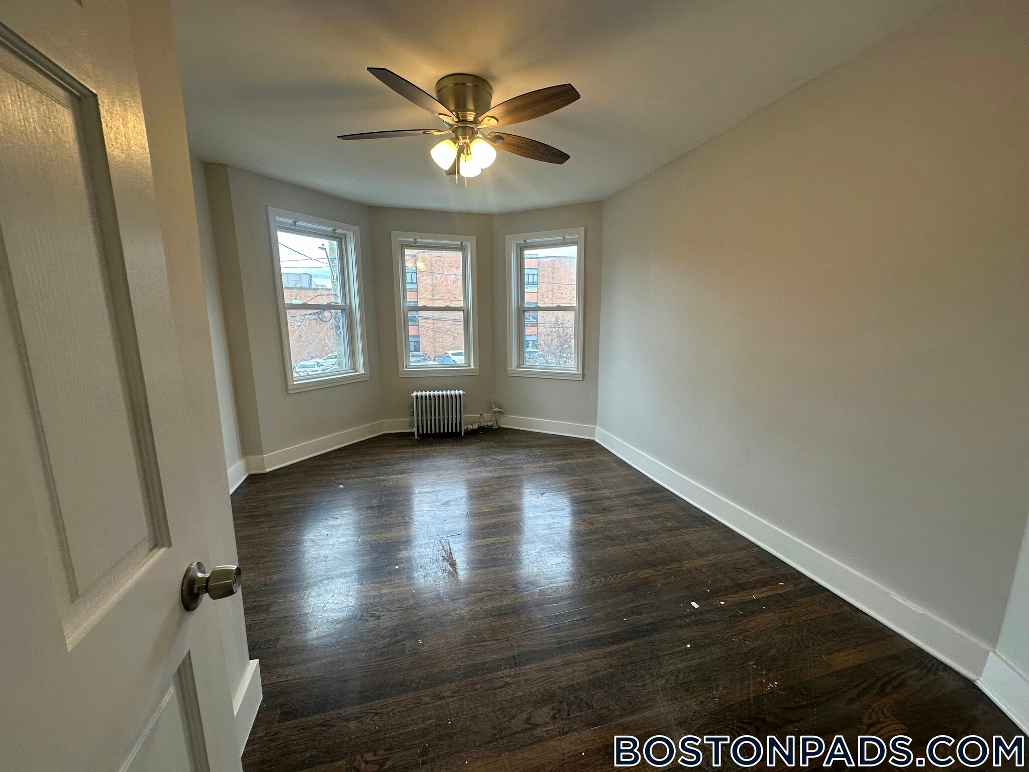 Building Photo - 13 Gladstone St