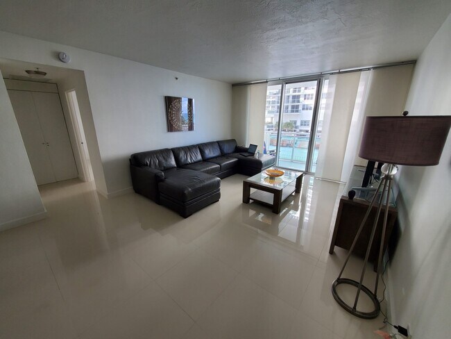 living room with sleeper sofa - 3001 S Ocean Dr