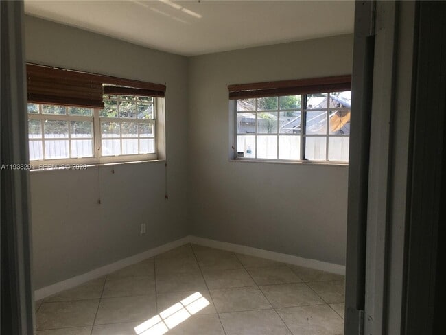 Building Photo - 5631 W 10th Ave