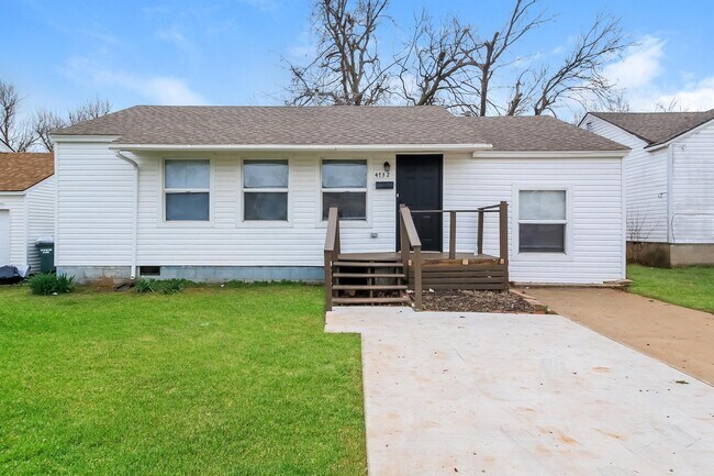 Primary Photo - 4732 SE 24th St