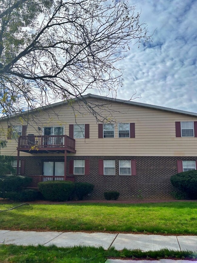 Primary Photo - 442 S 18th St