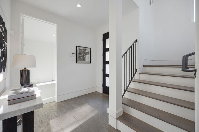 Building Photo - 7327 Shadyvilla Pointe Dr