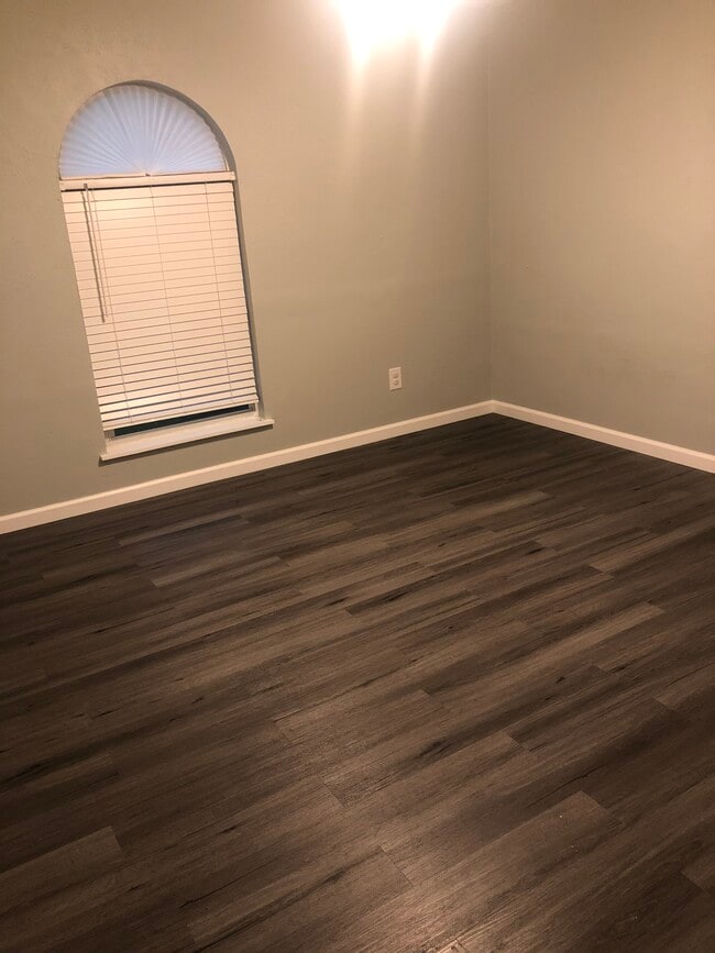 Building Photo - 4804 Ridgeline Dr
