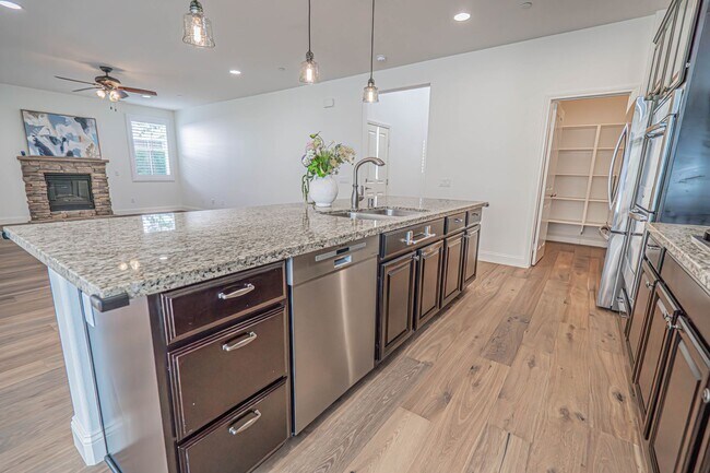 Building Photo - Beautiful 4-Bedroom Home with Solar and EV Charger in West Hills, Valencia!