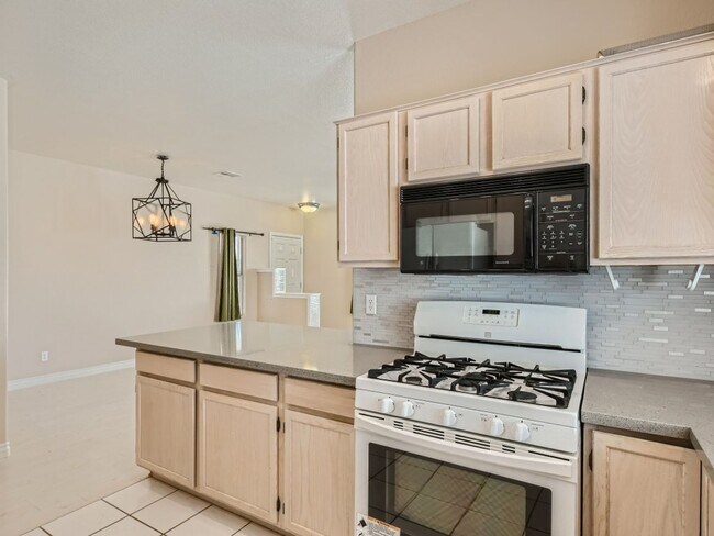 Building Photo - AMAZING COMPLETELY REMODELED CONDO IN NW