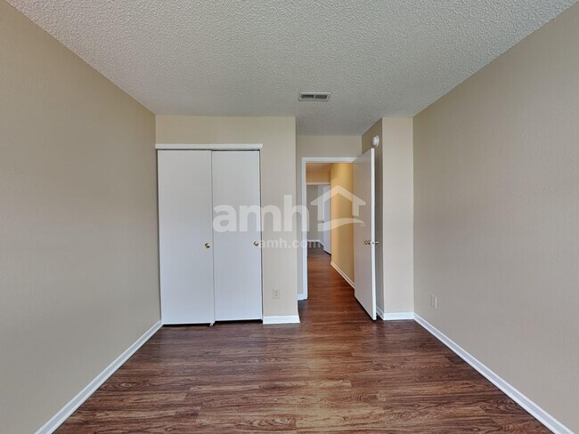 Building Photo - 10845 Albertson Dr