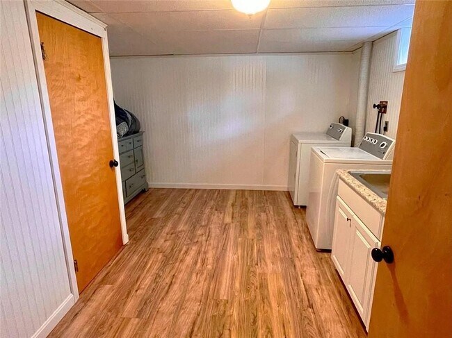 Building Photo - 30 Althea Dr