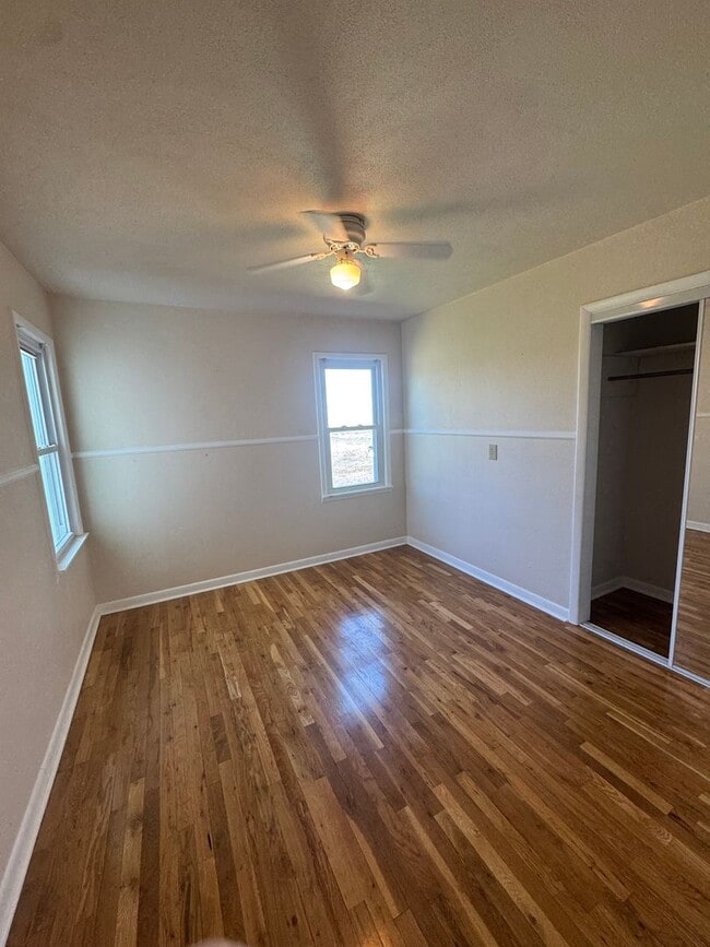 Building Photo - 3-Bedroom Home in Akron