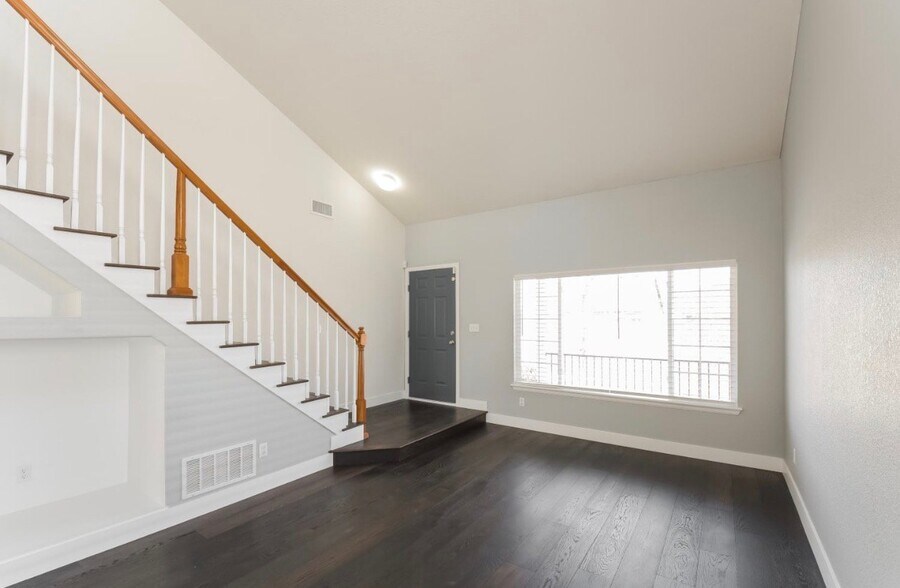 Building Photo - 4830 Flanders Way
