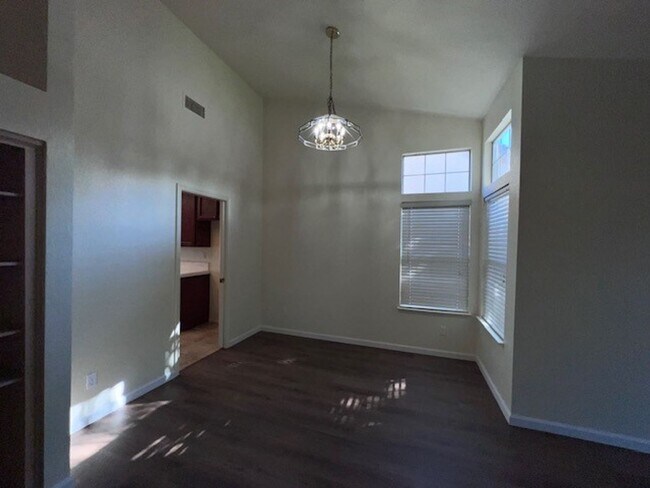 Building Photo - 8848 Hiddenspring Way