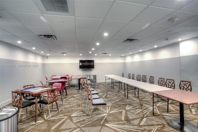 Building Photo - 5701 Collins Ave