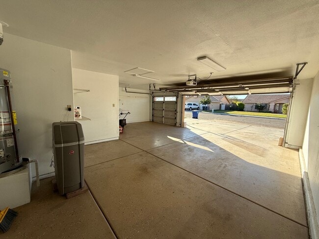 Building Photo - 4 Bedroom Pool Home in Rancho Sereno for Rent!