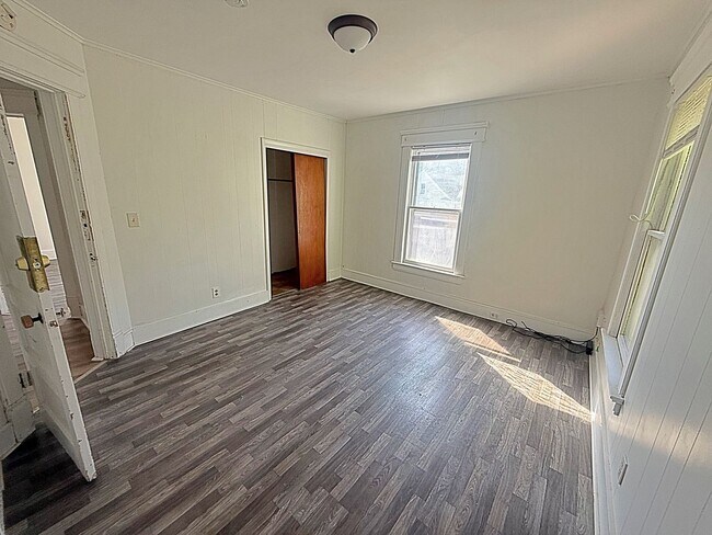 Building Photo - 1642 W Colvin St