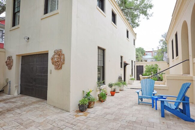 Building Photo - 916 Howard St