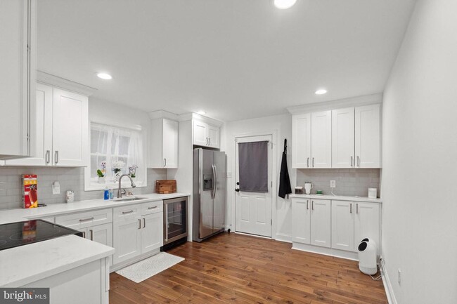 Building Photo - 7922 Babikow Rd